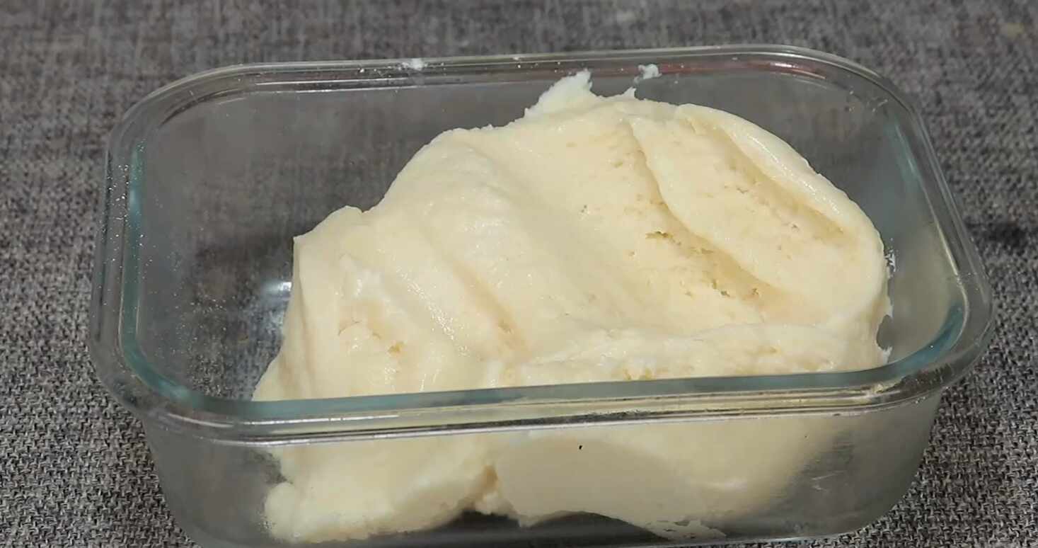 面粉和牛奶做的冰淇淋(只用牛奶面粉做冰淇淋)